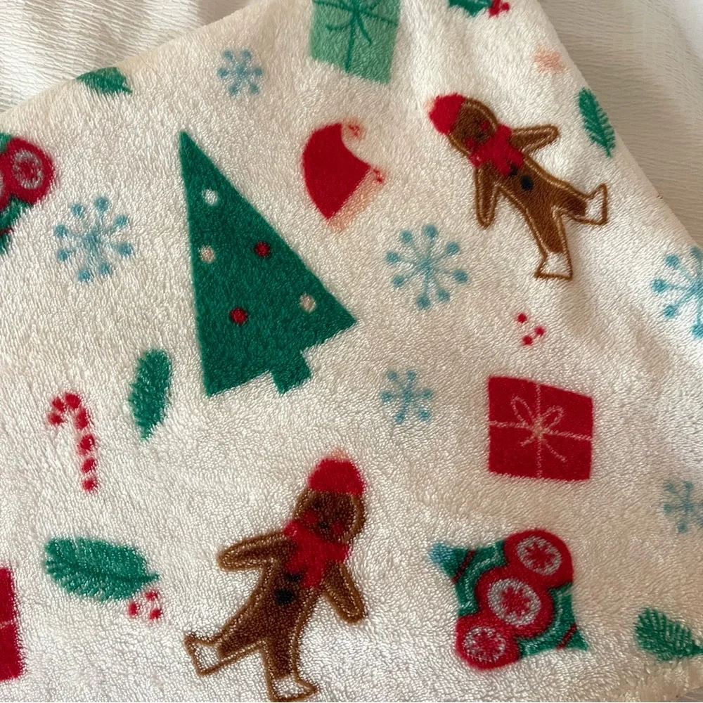 2023 Target Wondershop Holiday Plush Throw Blanket